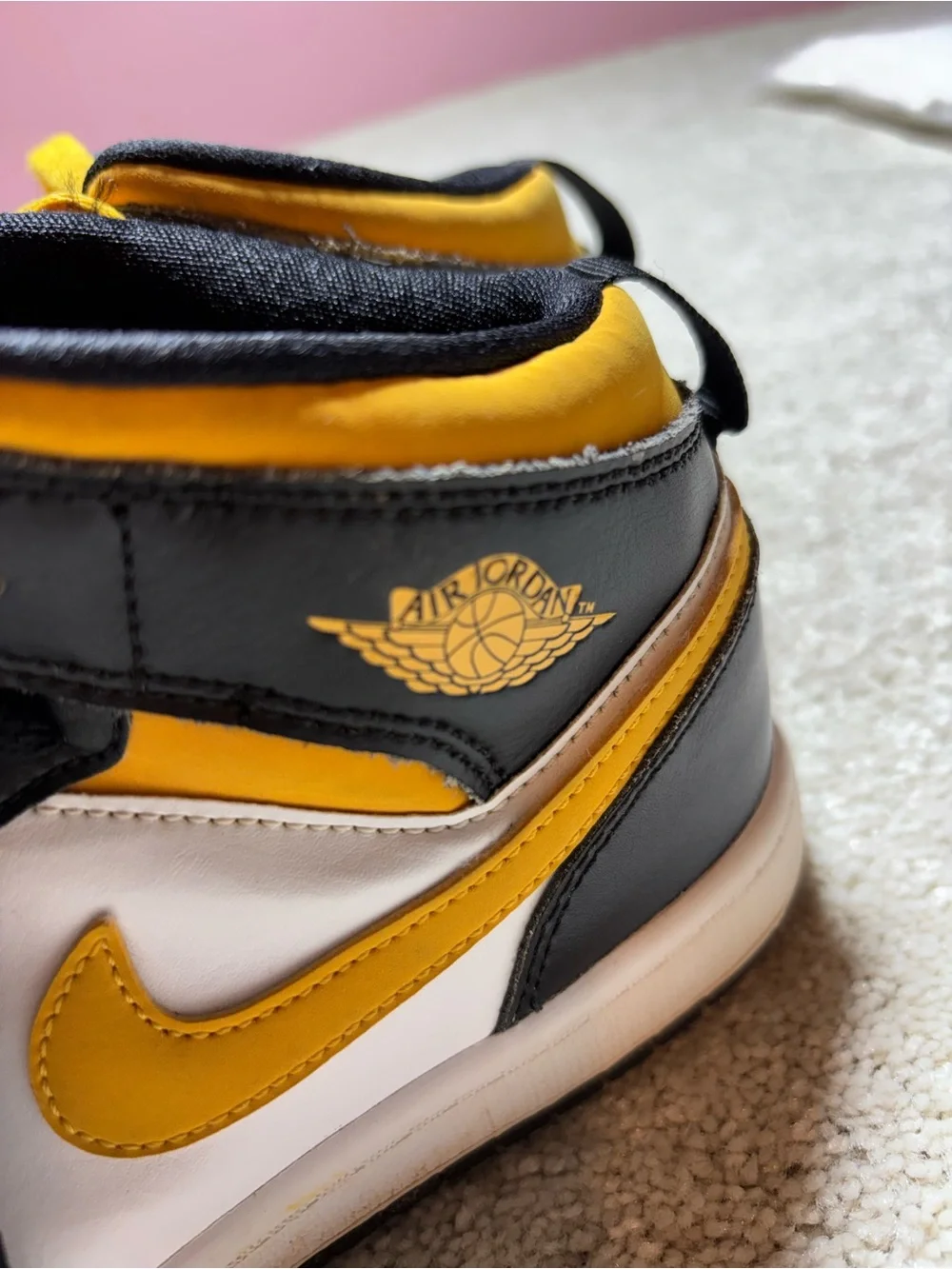 Nike Air Jordan 1 Retro Mid Pollen White Black 554724-177 Sz 3Y Boys Kids